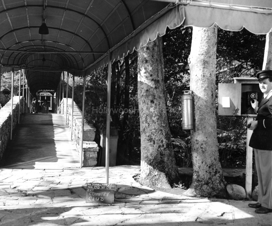 Hotel Bel-Air 1957 WM.jpg